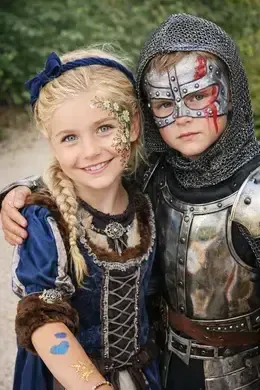 Kinderen in ridderkostuums